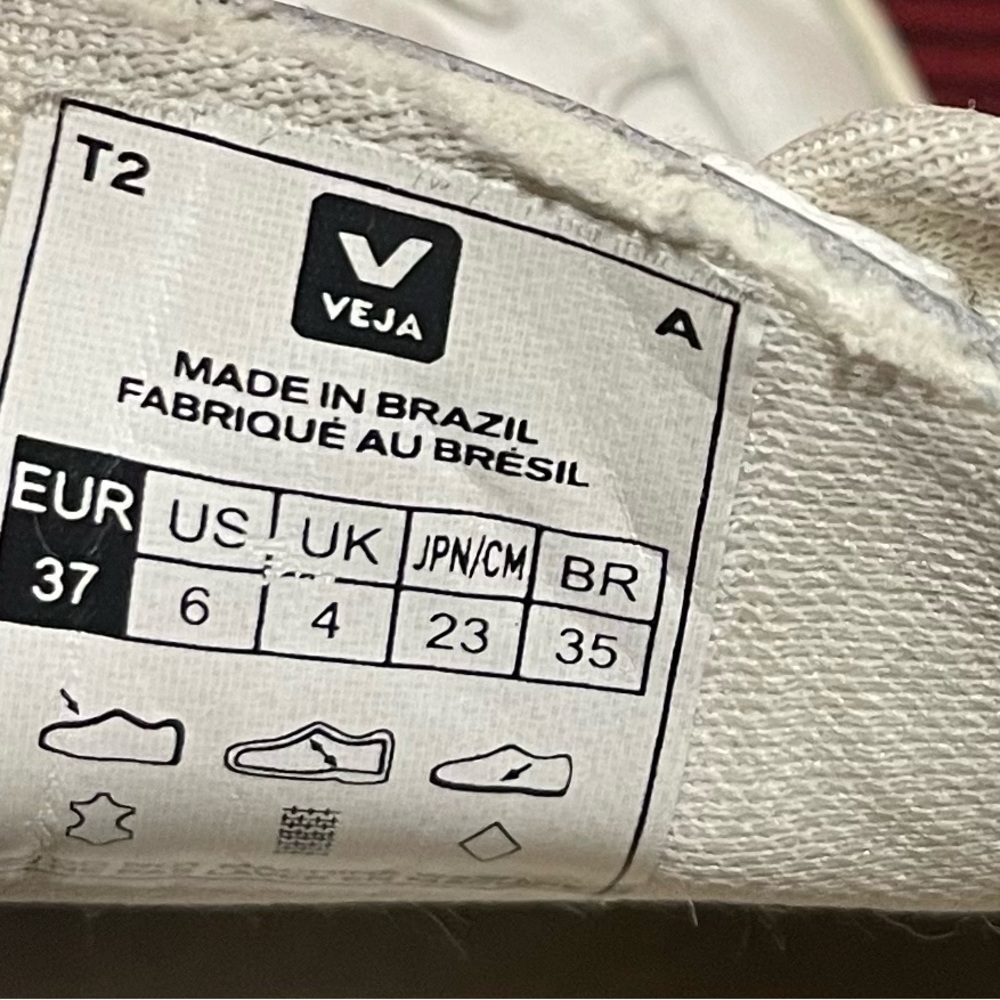 Veja V-12 Leather In White Shoes - Picture 13 of 13